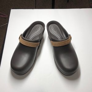 Crocs brown heeled clogs size 7